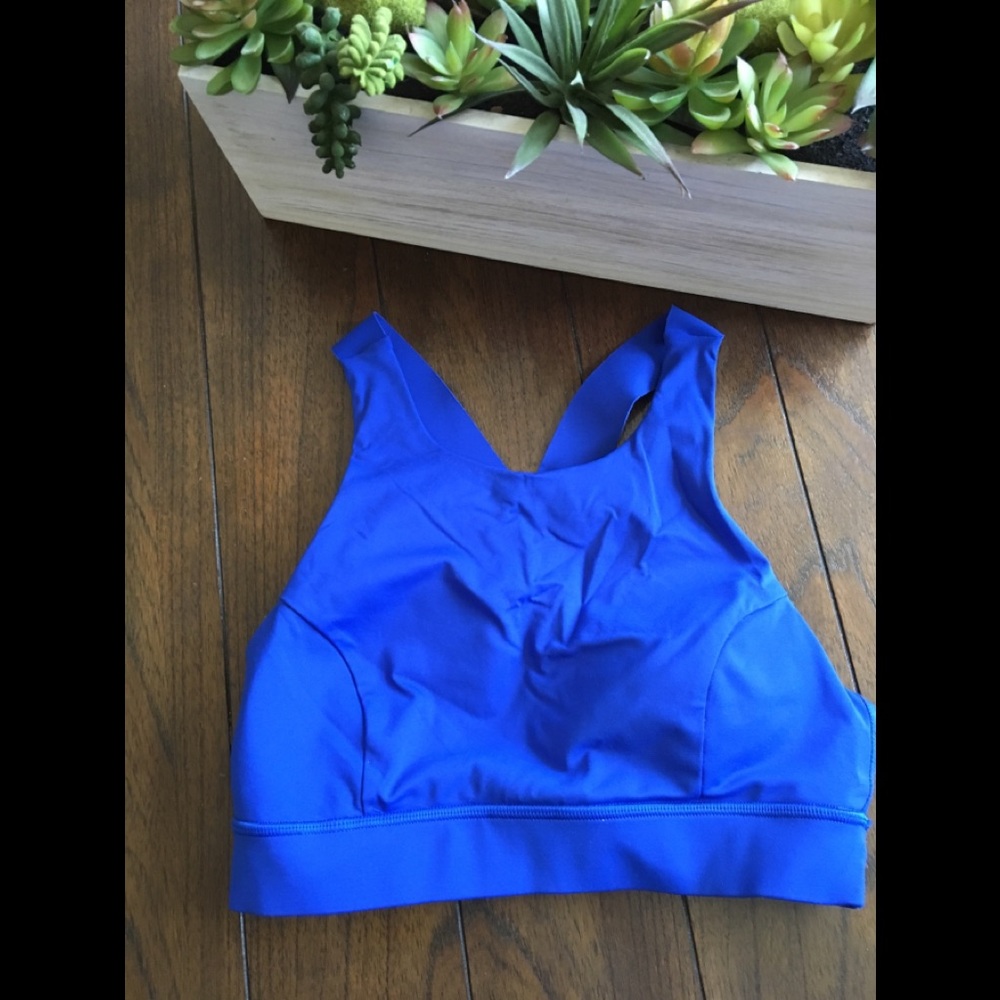 Lululemon high neck sports bra